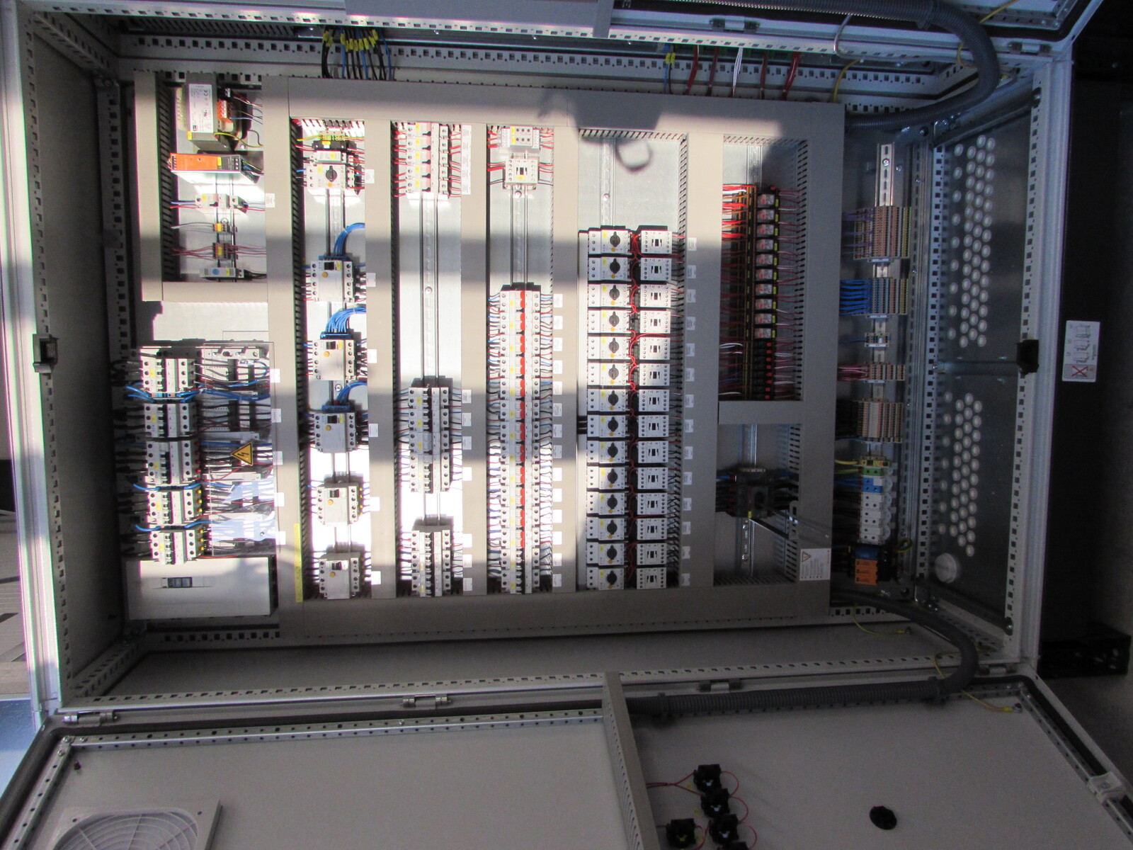 Control cabinet layer house B tier 2 Zezerovo